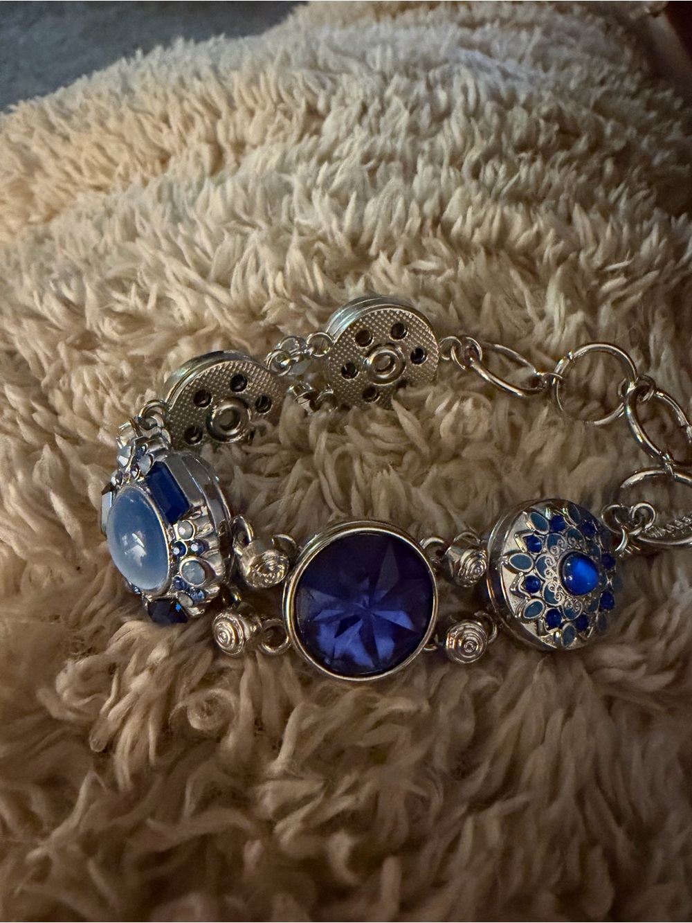 Source Unknown Silver Tone Bracelet with Dark Blue and Light Blue Accents